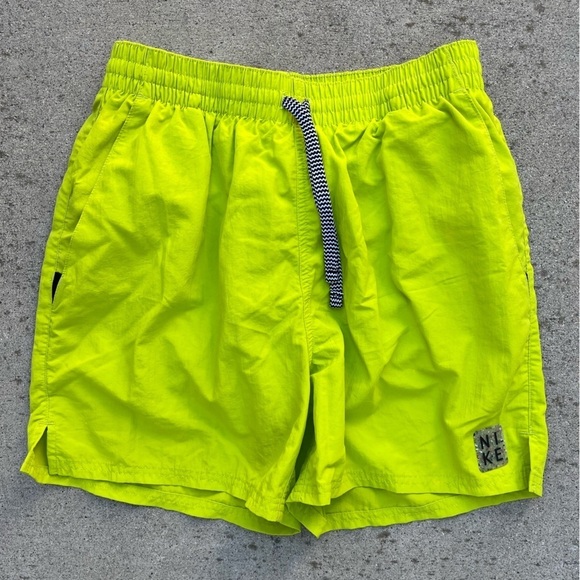 Men's Nike Swim Trunks Shorts Yellow M Pockets Logo Surf Beach Outdoor Lined - Picture 1 of 12
